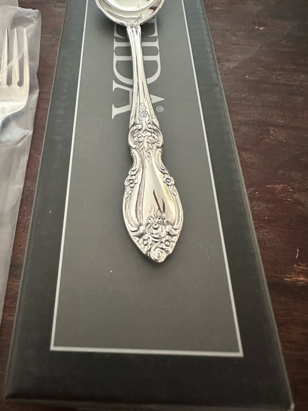 Oneida Louisiana FOUR 5-piece place settings and ONE 6-piece serving set